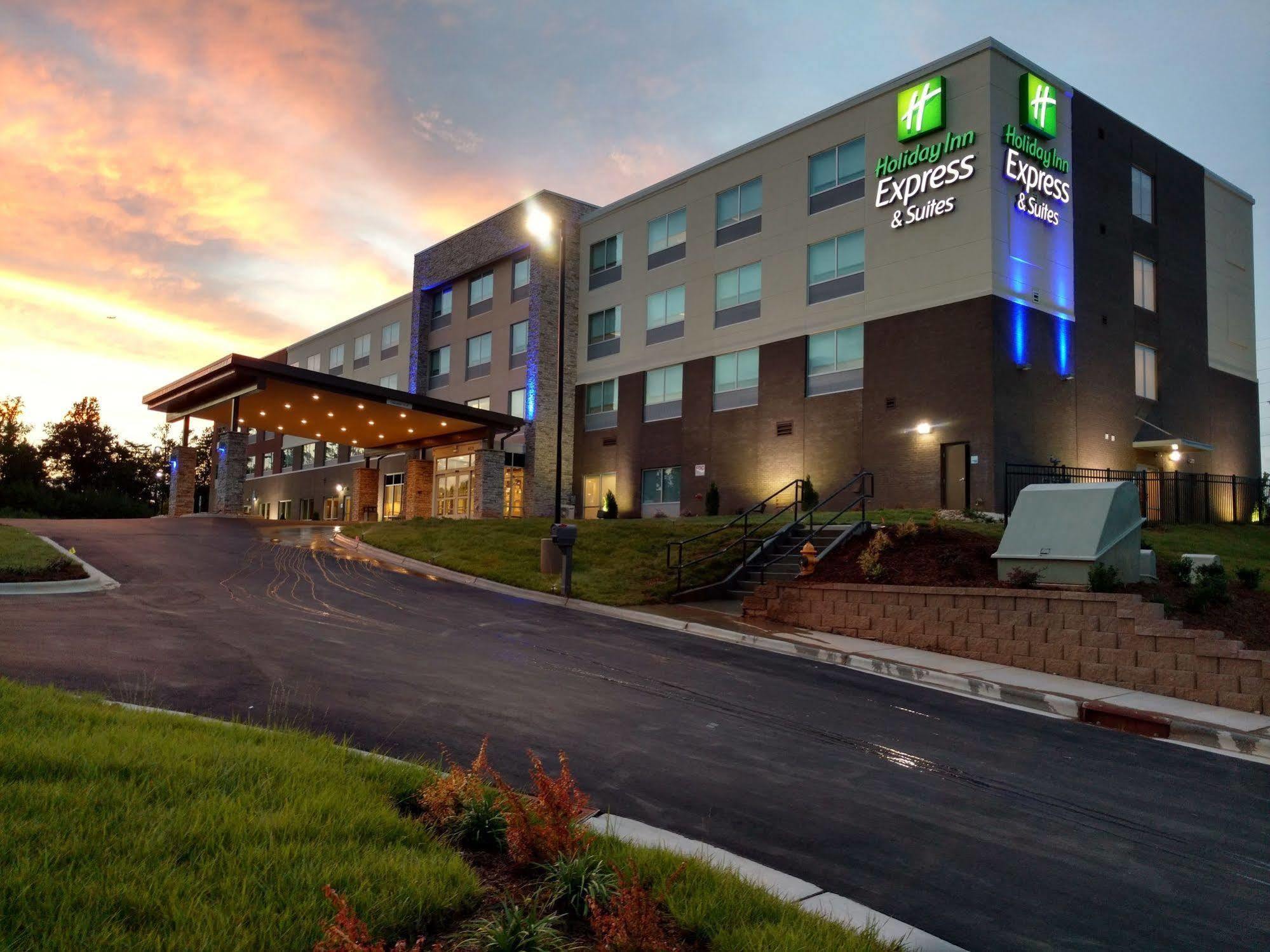 Holiday Inn Express & Suites - Charlotte Ne - University Area, An Ihg Hotel Ngoại thất bức ảnh