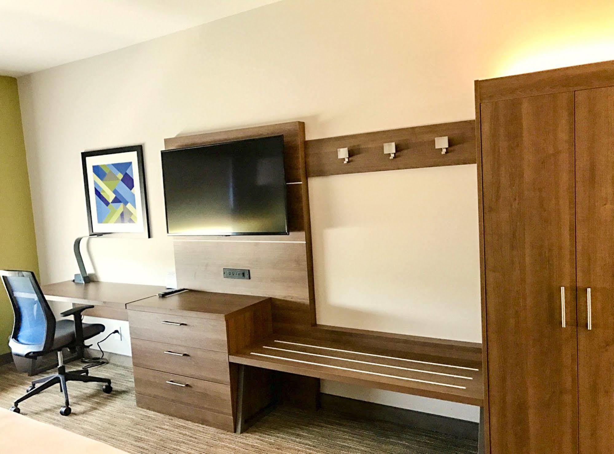 Holiday Inn Express & Suites - Charlotte Ne - University Area By Ihg Ngoại thất bức ảnh