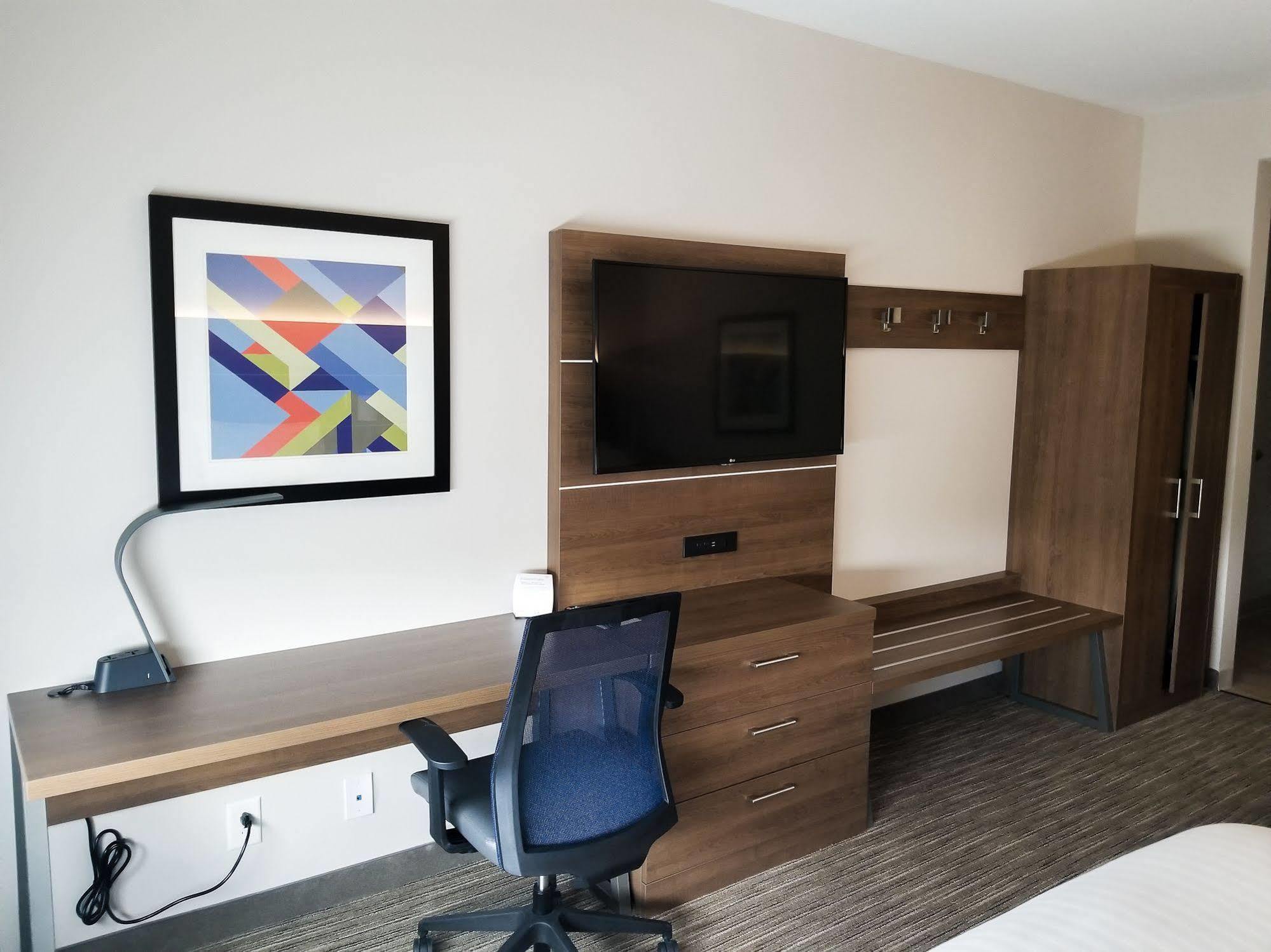 Holiday Inn Express & Suites - Charlotte Ne - University Area By Ihg Ngoại thất bức ảnh
