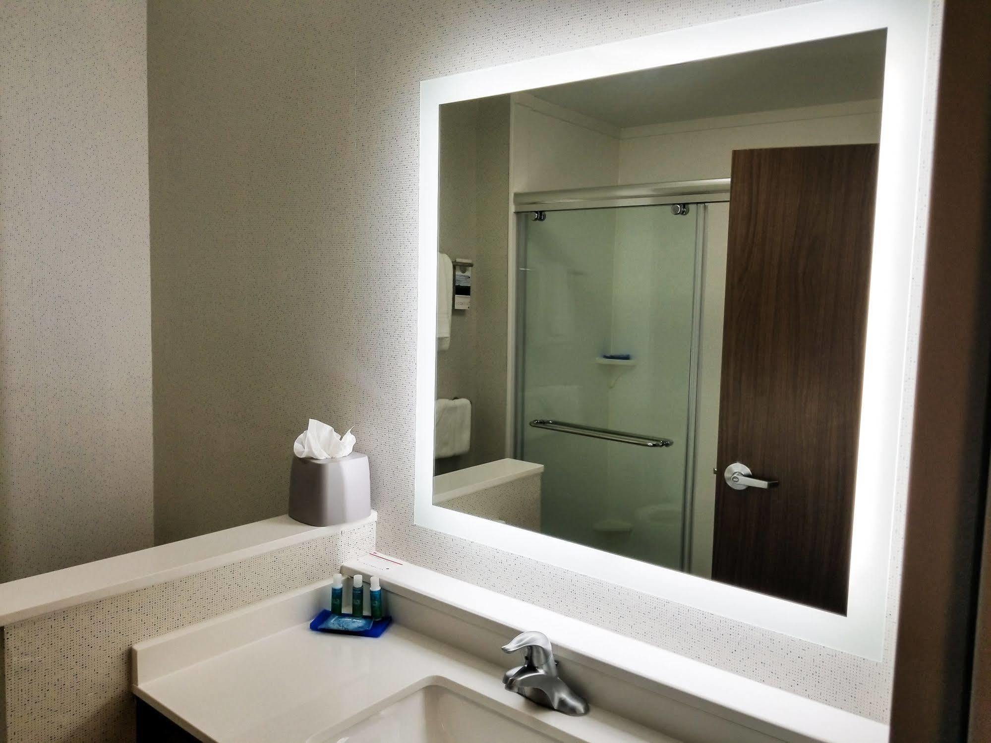 Holiday Inn Express & Suites - Charlotte Ne - University Area By Ihg Ngoại thất bức ảnh