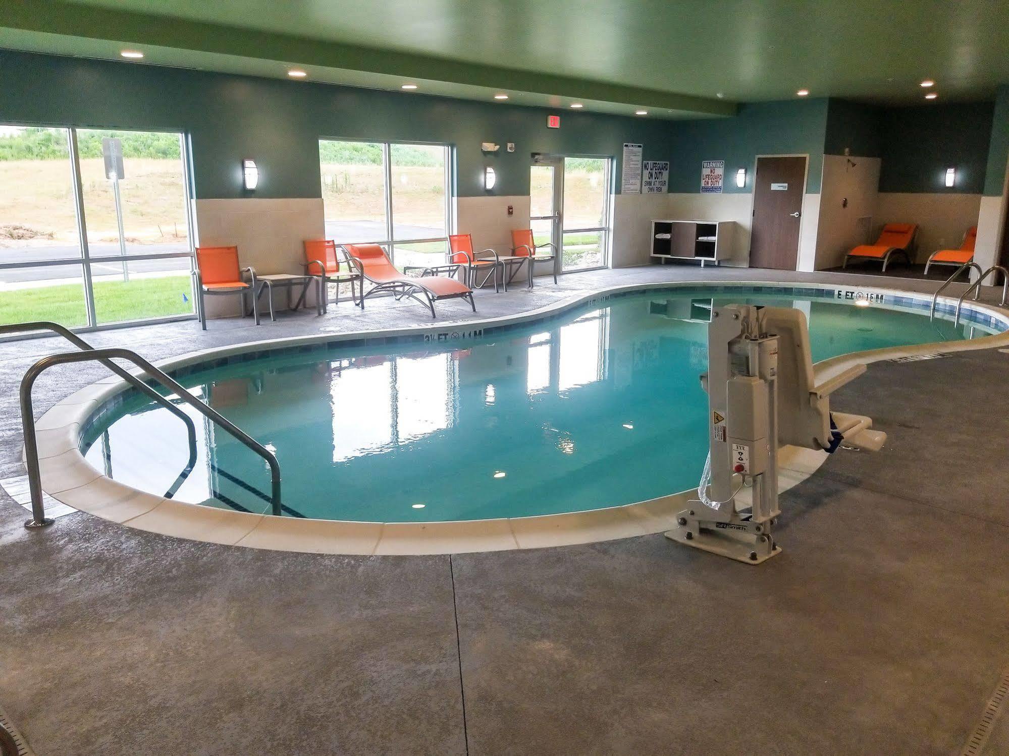 Holiday Inn Express & Suites - Charlotte Ne - University Area By Ihg Ngoại thất bức ảnh